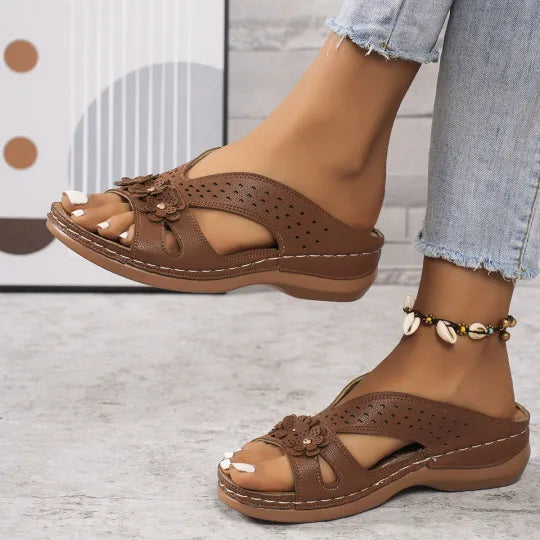 Trina | Wedge-heeled Flower Slippers